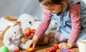 Co robić z rocznym dzieckiem w domu – 10 zabaw, które rozweselą malucha