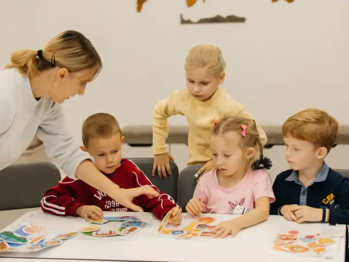 Ile trwa przedszkole w Polsce? Wiek, godziny i kalendarz